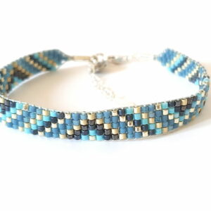 Pulsera de tres filas azul buyberry/grafito/plata diseño de triángulos