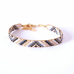 Pulsera de cinco filas blueberry/oro con diseño de triángulos