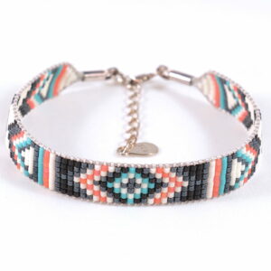 Pulsera de siete filas turquesa/rojo/blanco con diseño geométrico