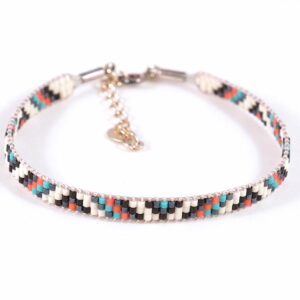Pulsera de tres filas turquesa/rojo anaranjado/blanco con diseño de triángulos